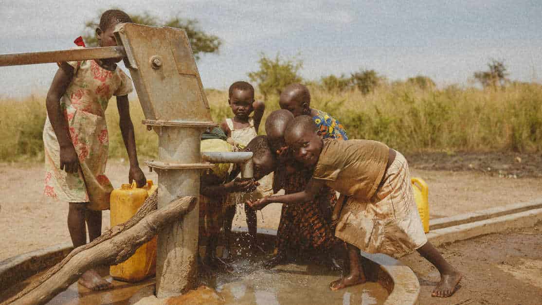 How-to-Donate-Water-and-Make-a-Difference in-Africa